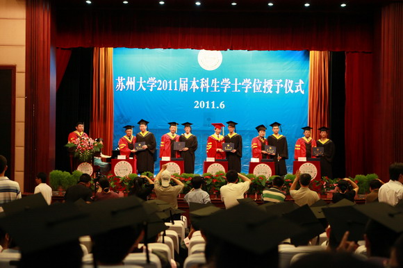 11.06.26 2011学士学位授予仪式2.JPG
