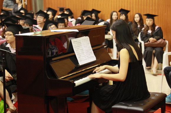 11.06.26 2011学士学位授予仪式3.JPG