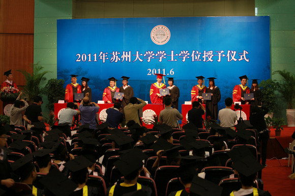 11.06.26 2011学士学位授予仪式4.JPG