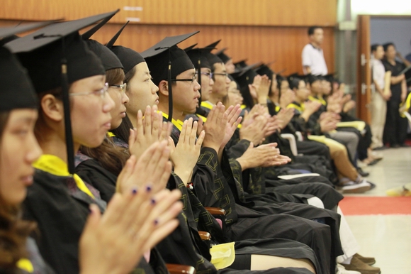 11.06.26 2011学士学位授予仪式花絮1.jpg