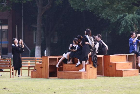 11.06.26 2011学士学位授予仪式花絮3.jpg.jpg