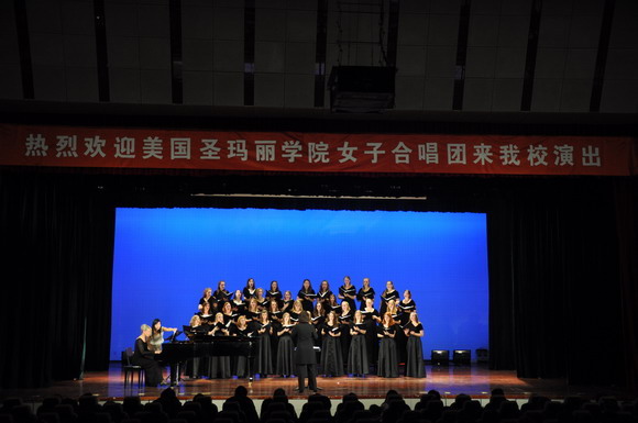 11.06.28 服务青年学生成长成材6.jpg